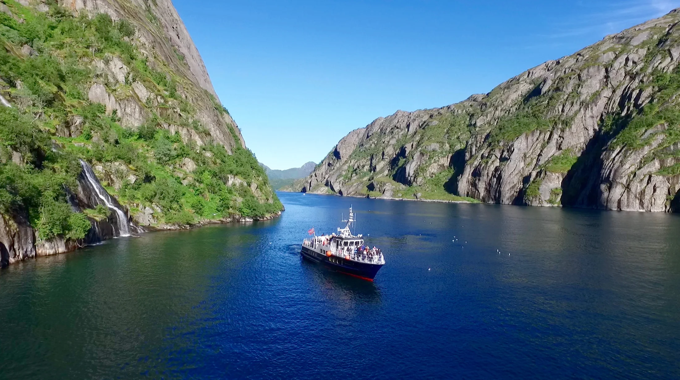 特罗尔峡湾。摄影:XXLofoten。